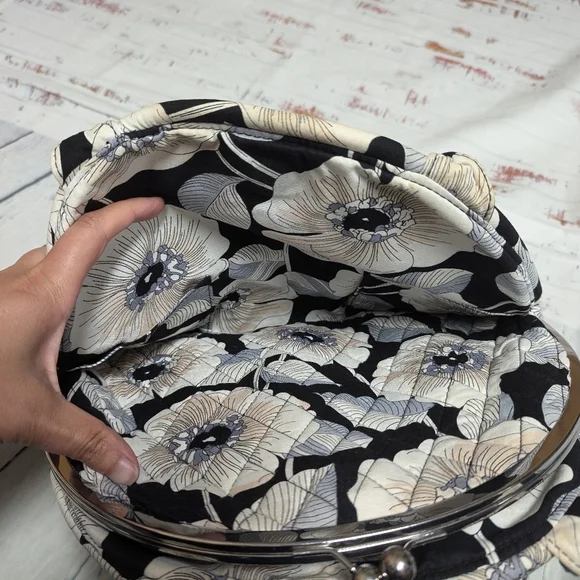 Vera Bradley kiss clasp retired print handbag - Picture 5 of 7